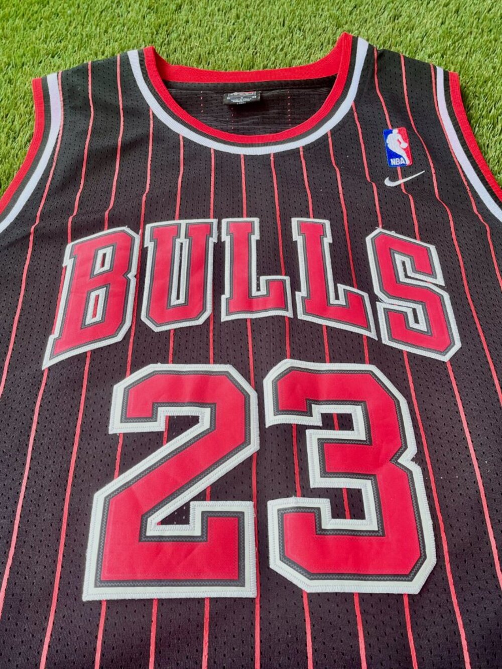 NWOT Nike Men Sz L Michael Jordan Chicago Bulls NBA Jersey 23 Pinstripe Black